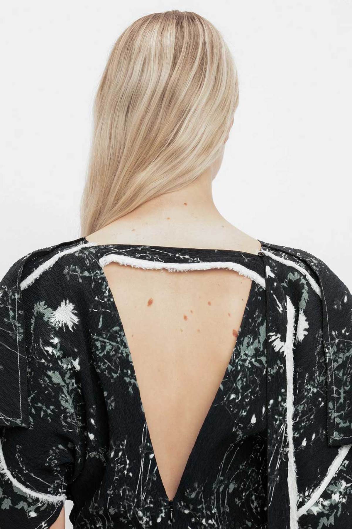 国内発| VICTORIA BECKHAM Kimono sleeve クレポンドレス Victoria Beckham Kimono Sleeve Printed Dress - Floral