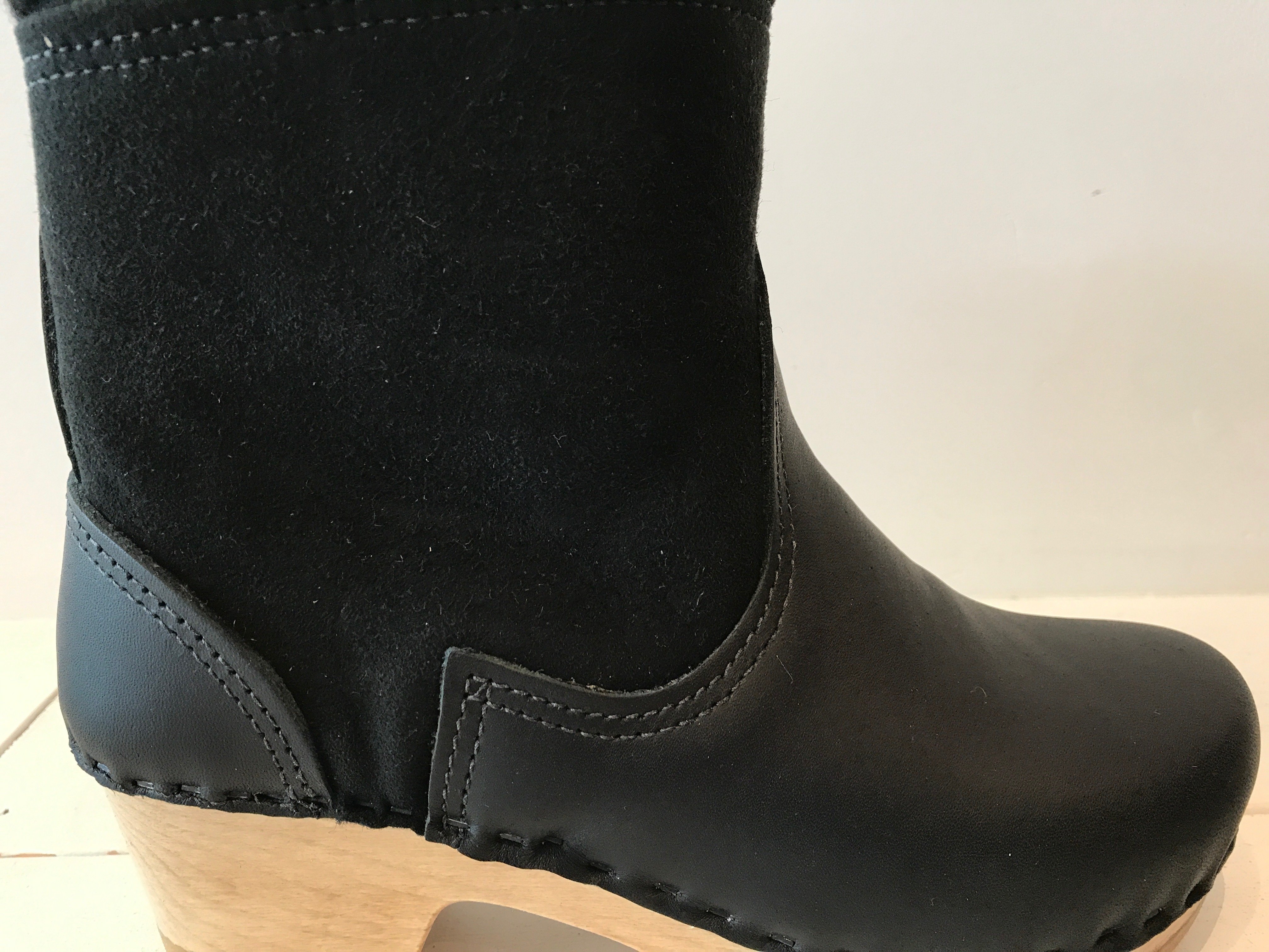 All Listings Shoes. When your wardrobe feels lackluster, there's no need to buy an entirely new outfit—all you need is a new pair of shoes. A dash of color, a few extra inches or a casual and relaxed look is easy to attain when you look for footwear to match the outfits you already have.