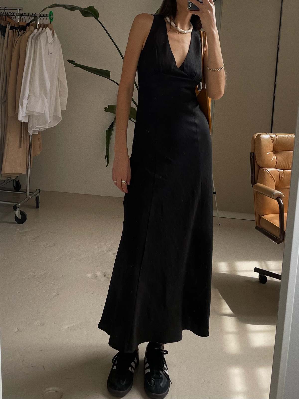 Sophie Rue Linen V Back Midi Dress - Black - Image 9 of 10