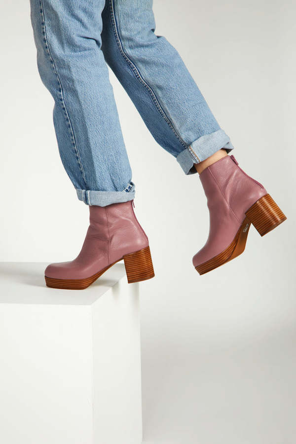 "INTENTIONALLY __________." SPEED PLATFORM BOOT - Multi