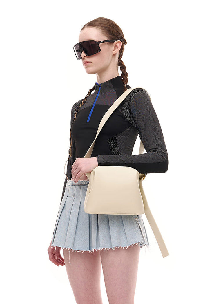 ＜OSOI＞MINI BROT white beige OSOI Off-White Mini Brot Bag OSOI