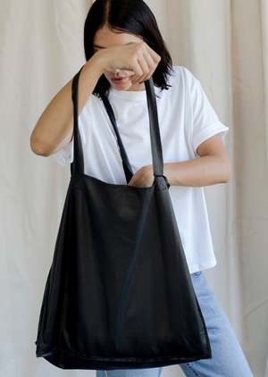 MARYAM NASSIR ZADEH ブラック巾着バッグ LARA TOTE, BLACK SUEDE – Maryam Nassir Zadeh