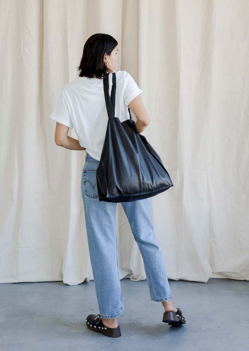 MARYAM NASSIR ZADEH ブラック巾着バッグ Maryam Nassir Zadeh Matilda Bag in Lantern – JUDITH