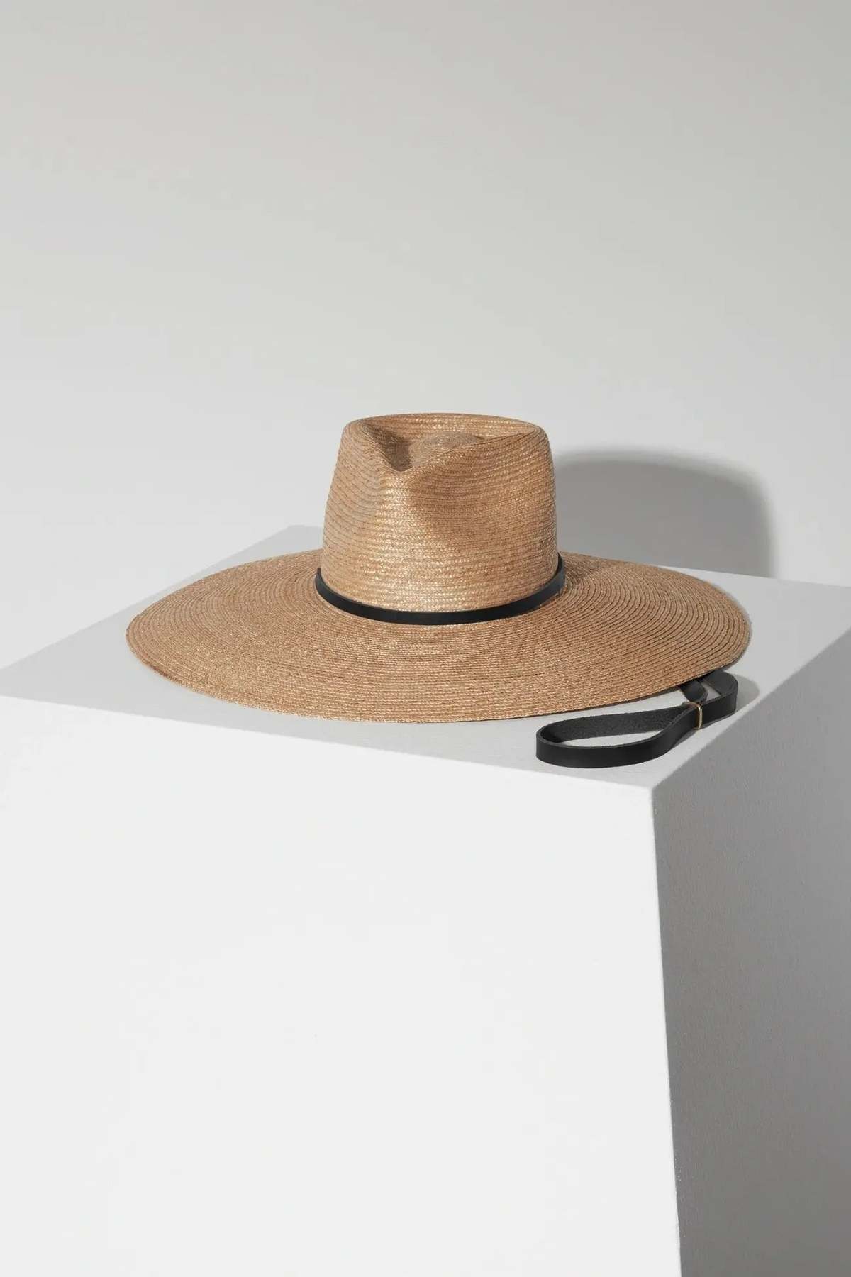 Janessa Leone Milton - Image 1 of 6