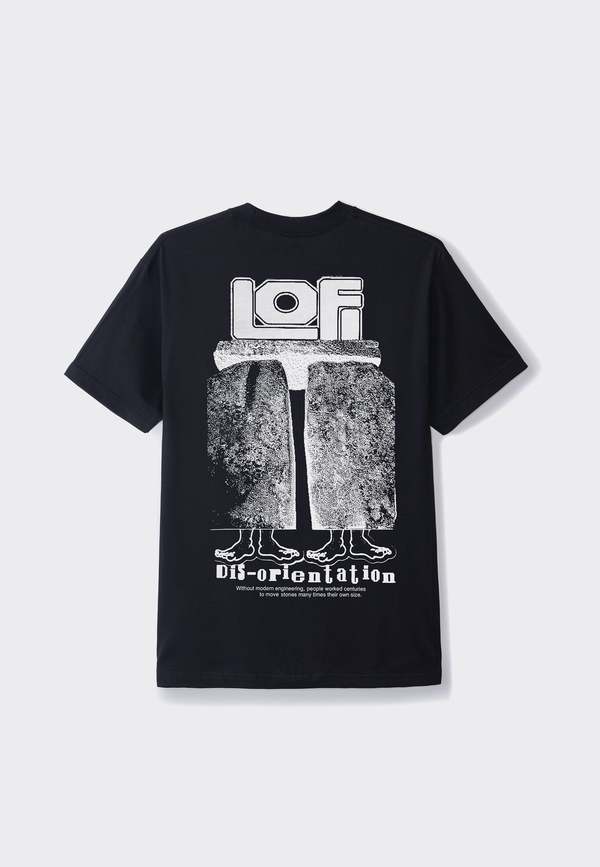 【LO-FI】DIS-ORIENTATION TEE [BLACK] Lo-Fi Men's Dis-Orientation T-Shirt in Black Lo-Fi