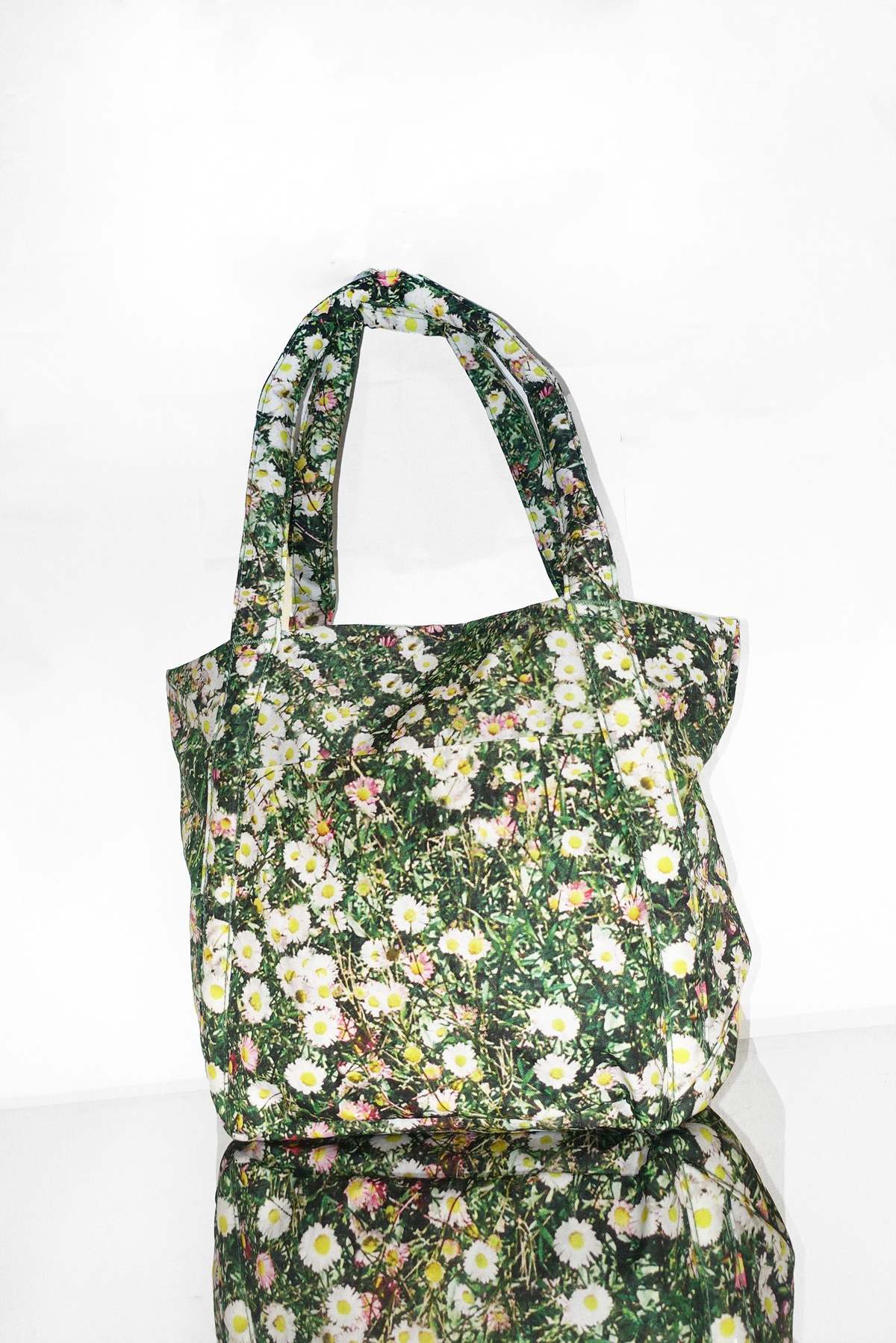 トートバッグ MOLLIOLLI Koya Ecofur Mini Tote Bag Mint Leopard MW2WBG26XSI Mini-Cloud-Bag-in-Daisy-