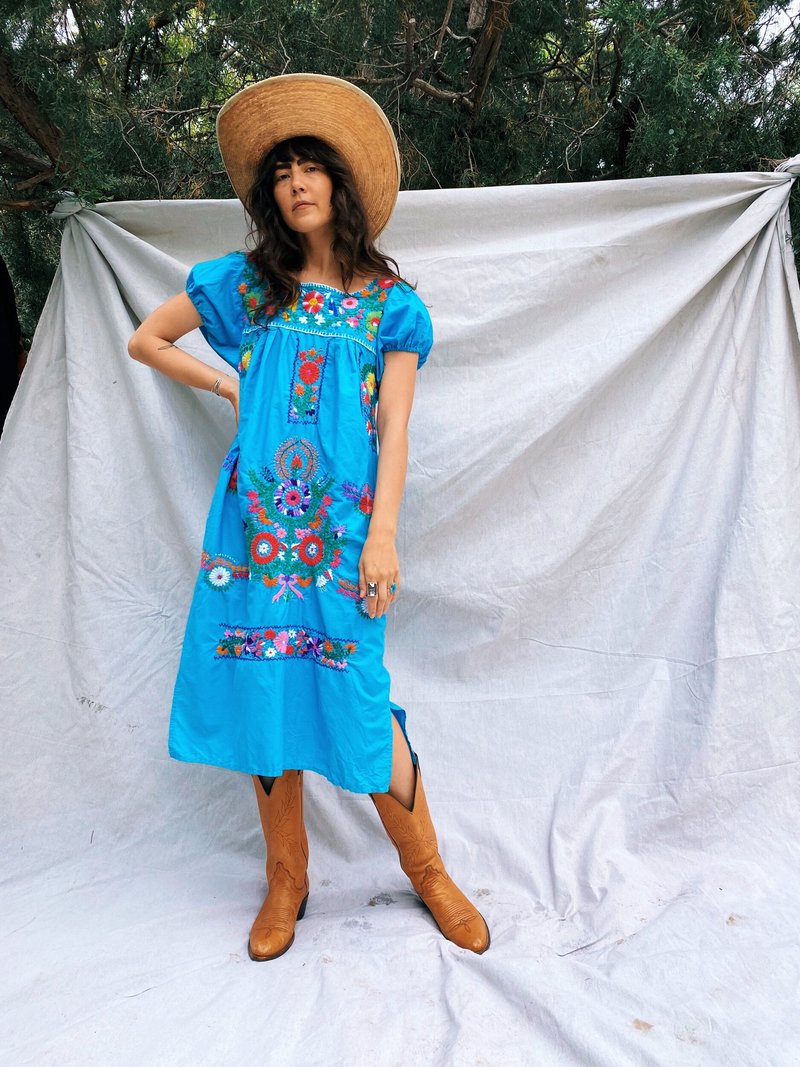 1970 EMBROIDERED TURQUOISE COSMIC PEASANT DRESS XS-M | Garmentory