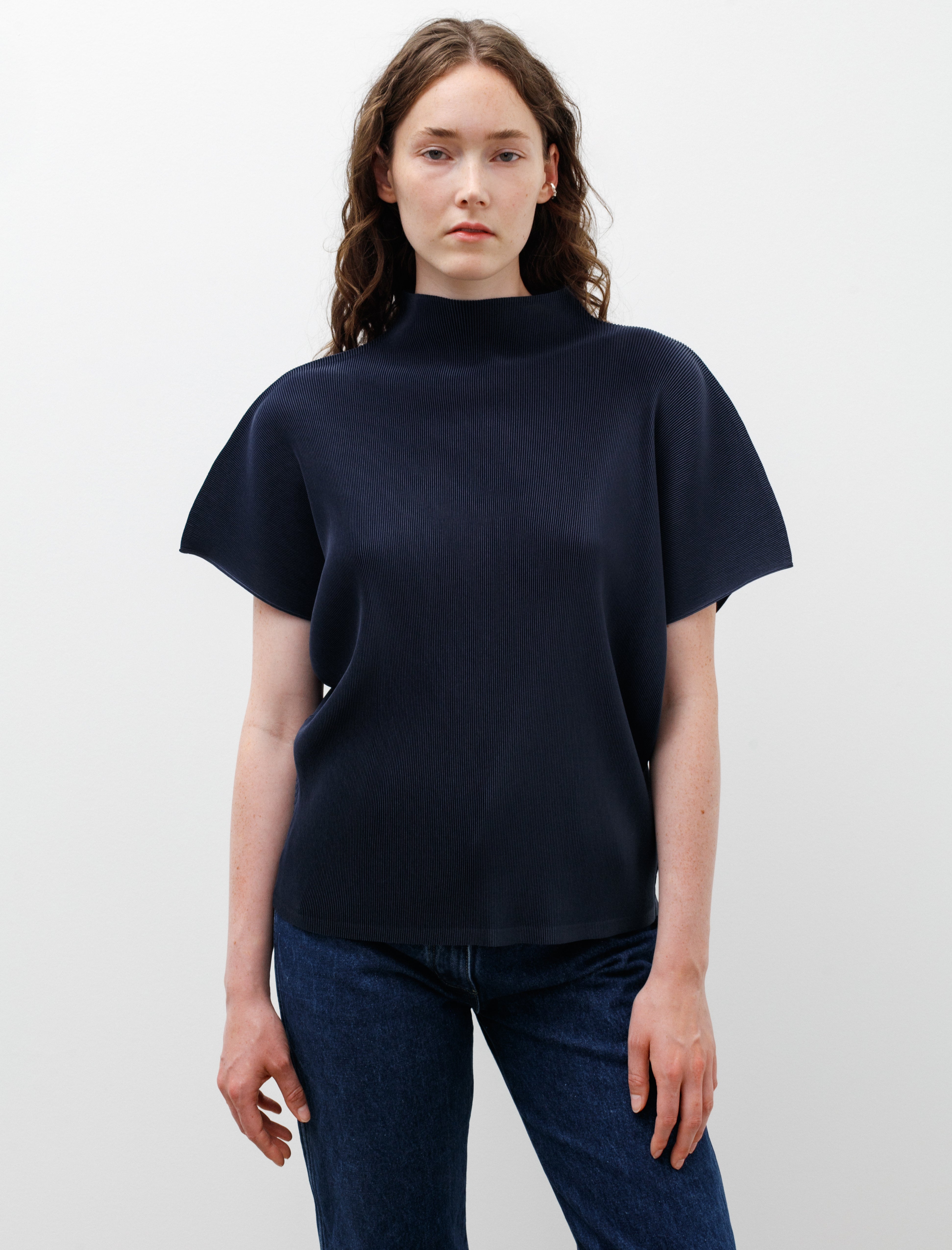 ISSEY MIYAKE (M) 変形ノースリーブトップス　水玉　ドット ISSEY MIYAKE (M) 変形ノースリーブトップス 水玉 ドット