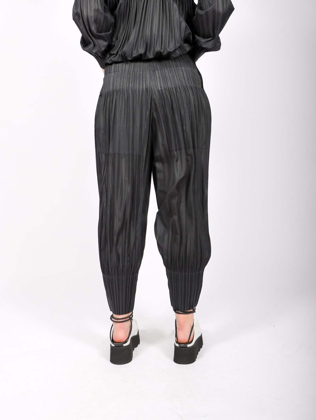 パンツ PLEATS PLEASE ISSEY MIYAKE FLUFFY PANTS Pleats Please Issey Miyake Fluffy Basics Tapered Pants