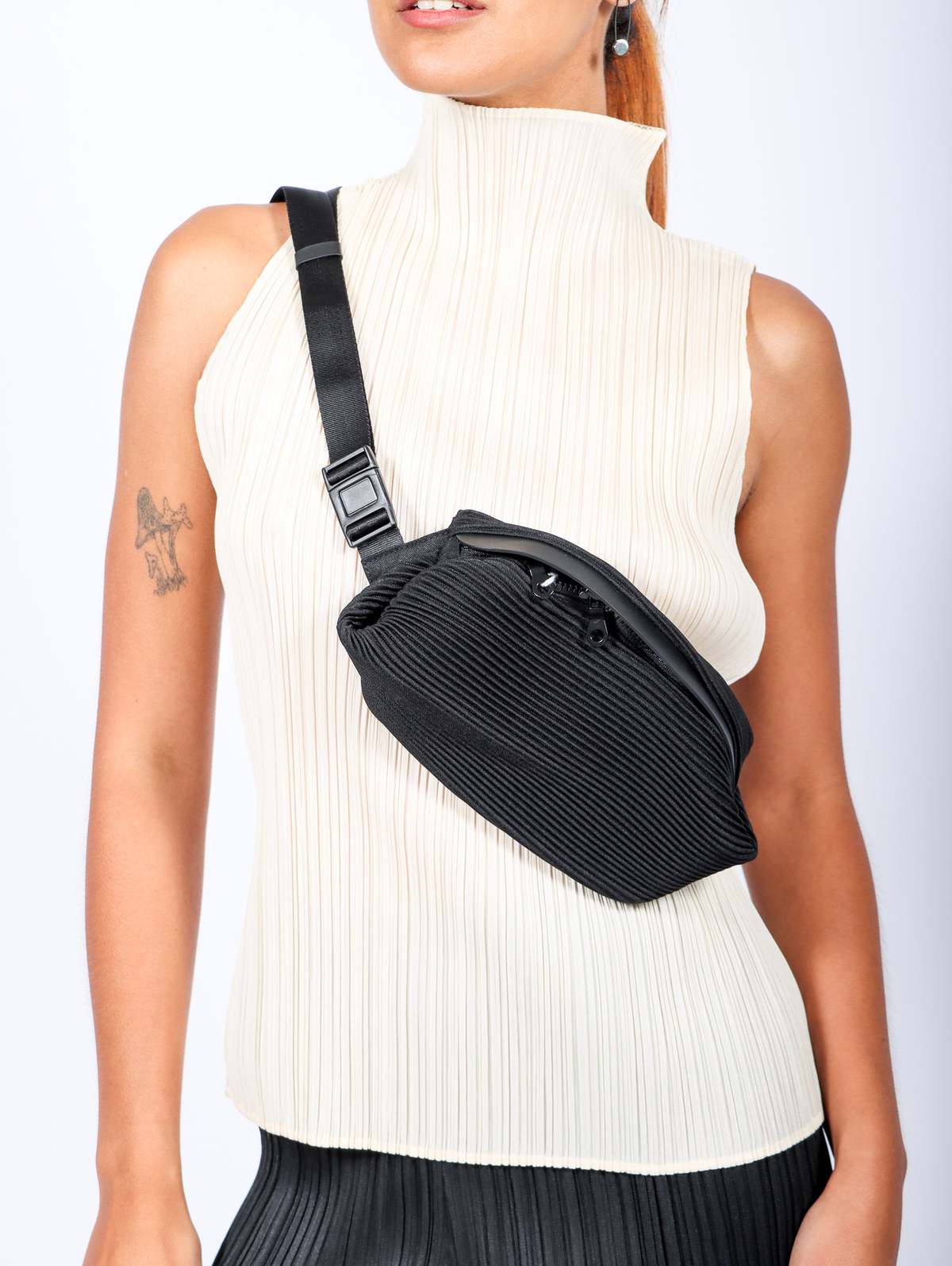 ショルダーバッグ BIAS PLEATS WAISTBAG BIAS PLEATS WAISTBAG Bag Black – ISSEY MIYAKE EU