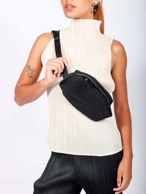 ボディバッグ・ウエストポーチ ISSEY MIYAKE Archive waist porch Pleats Please Issey Miyake Bias Pleats Waist Bag - Black | Garmentory
