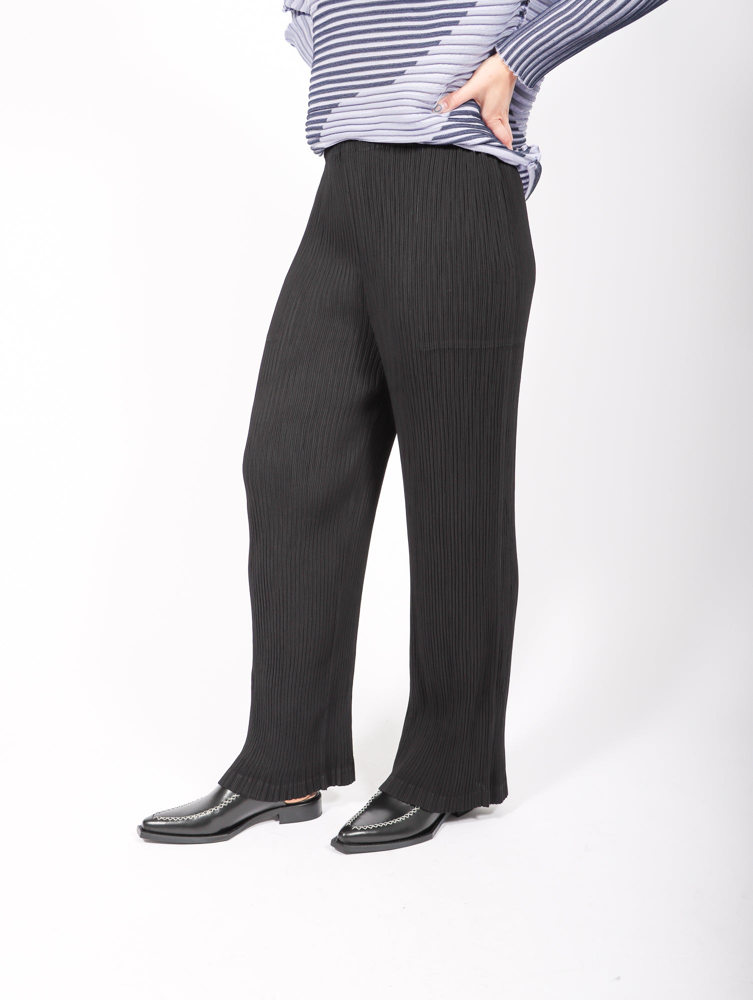 【関税込み】ISSEY MIYAKE Hatching Pleats' pants HATCHING PLEATS – ISSEY MIYAKE ONLINE STORE