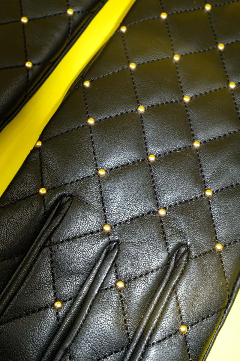 小物 ERNEST W.BAKER GOLDSTUDDEDQUILTEDGLOVES Ernest W. Baker Lamb Leather W/ Gold Studs Quilted Gloves
