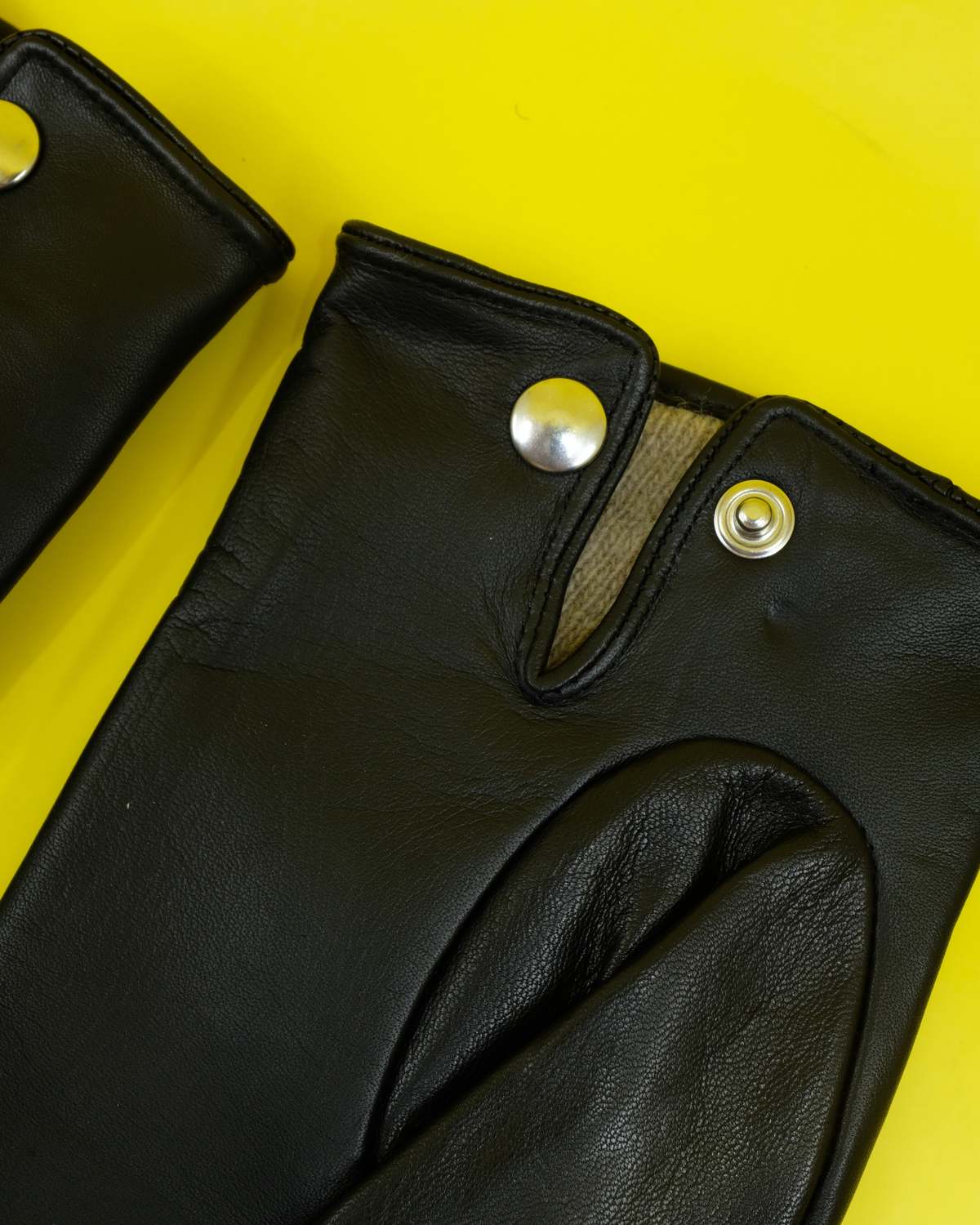 Ernest W. Baker Lamb Leather W/ Gold Studs Quilted Gloves