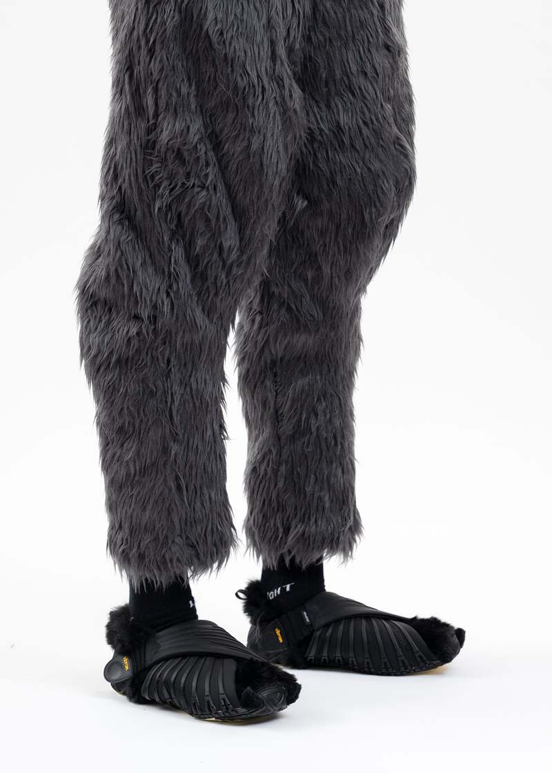 【doublet/ダブレット】BEASTLY LEGS FUR PANTS Doublet BEASTLY LEGS FUR PANT - GREY | Garmentory