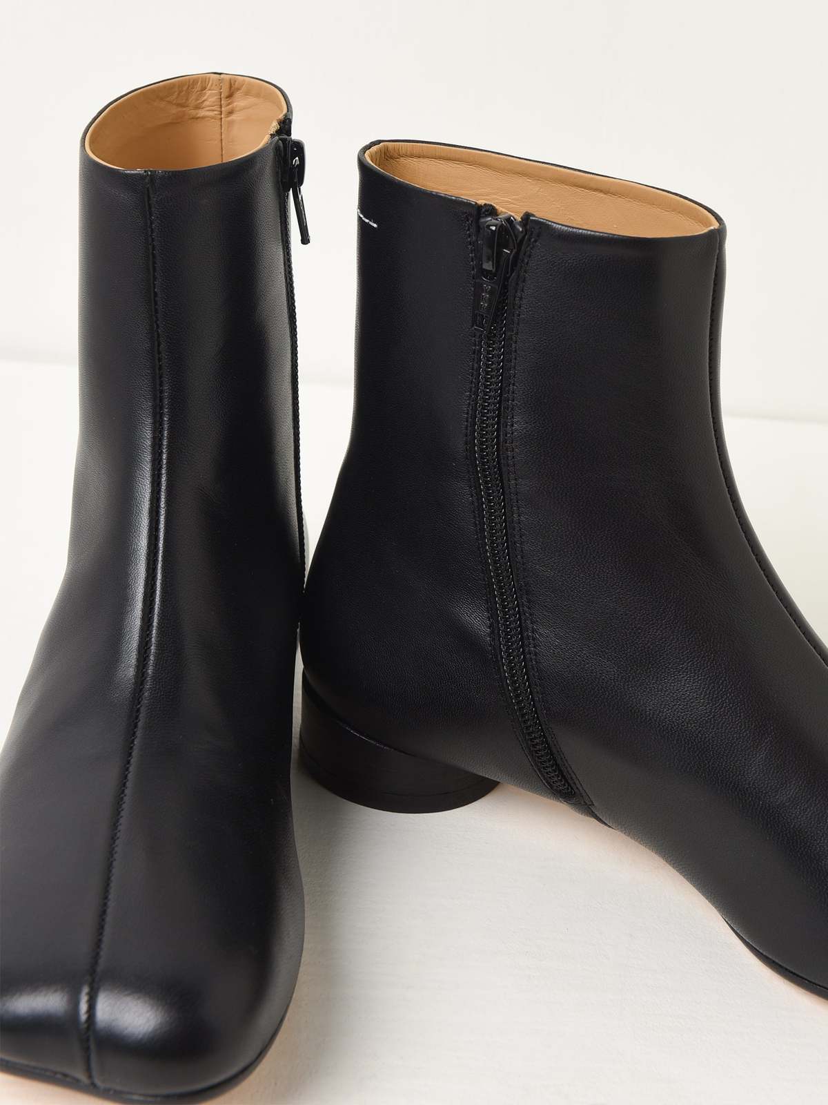 ショートブーツ・ブーティ MM6 Maison Margiela FW25 ANKLE BOOT (S59WU0260 P5000 T8013) MM6 Maison Margiela Leather heeled ankle boots | Women's