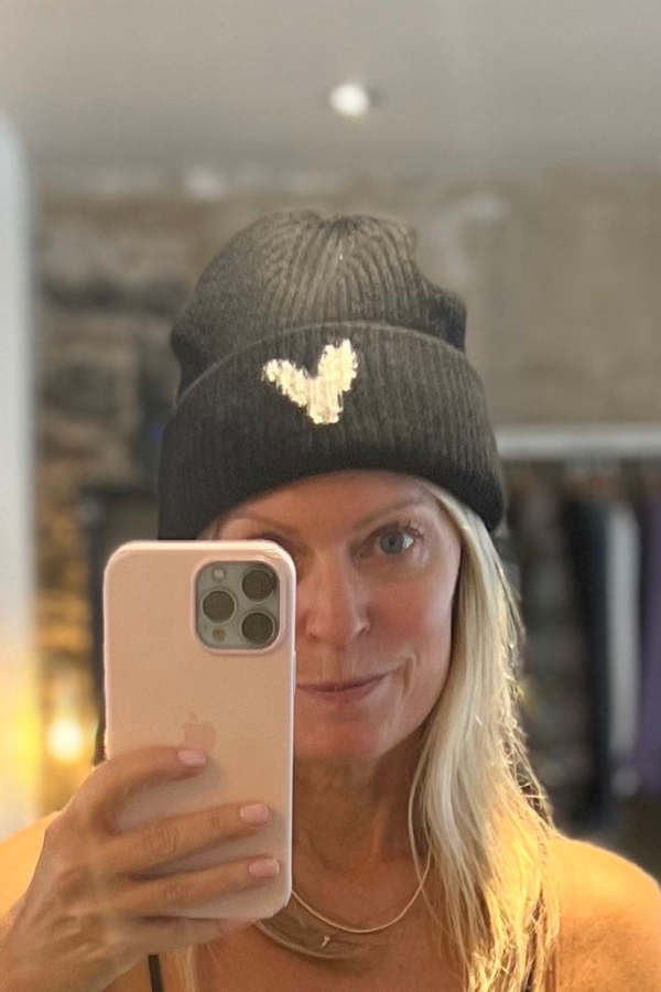Kerri Rosenthal Anchor Cashmere Beret - light blue NEW KERRI ROSENTHAL max heart beanie in spirulina main image 3