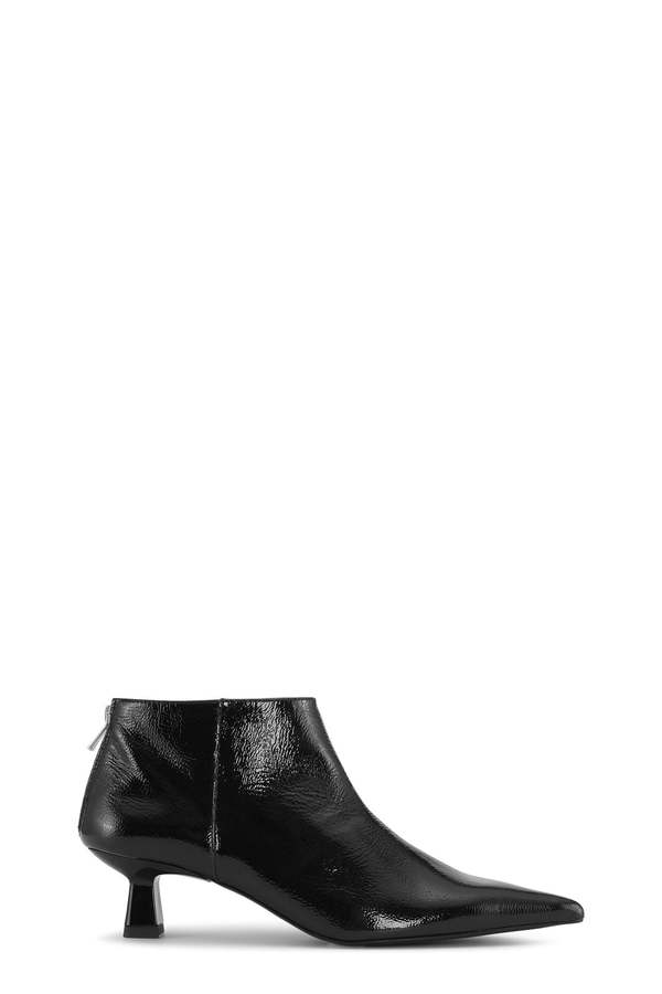 【関税・送料込み】GANNI SOFT POINTY CROP BOOTS NAPLACK Ganni Soft Pointy Crop Boot Naplack - Black | Garmentory