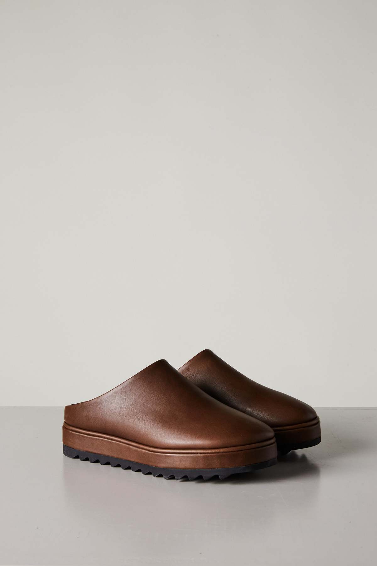 【関税込み】Lauren Manoogian グレー Moto ミュール Felt Moto Mule — Charcoal – La Garçonne
