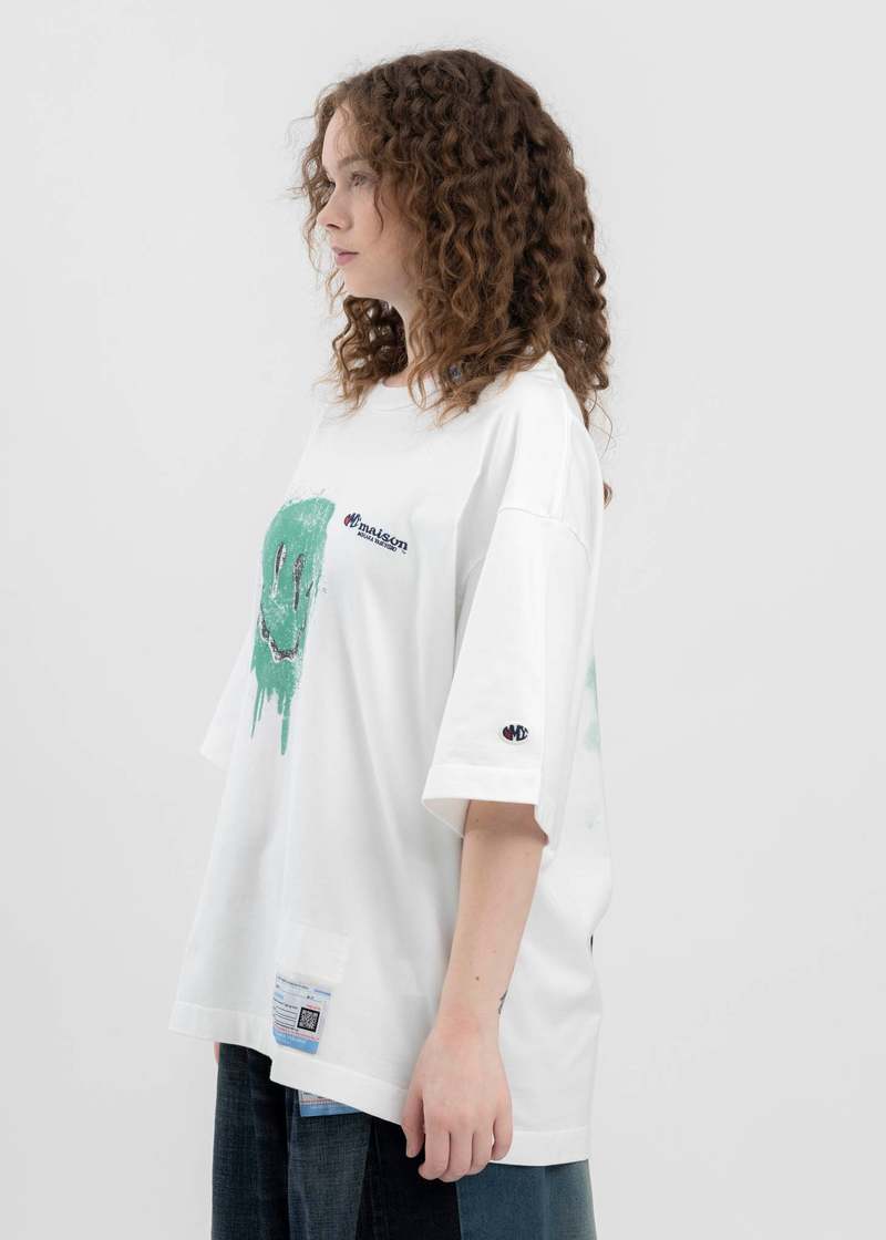 大人気♪【Maison MIHARA YASUHIRO】Smily Face Printed Tee White Smiley Face Printed T-shirt by Maison MIHARA YASUHIRO