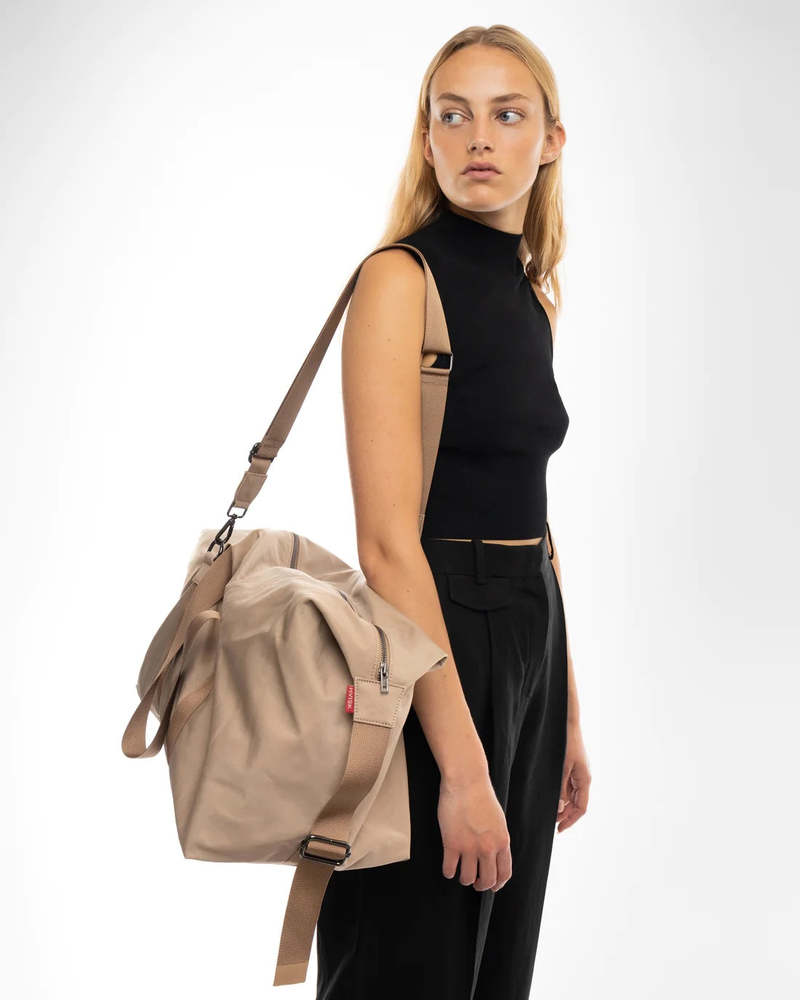 送料無料 内祝い HVISK Garmentory | BROWN HUSH - TWILL MATTE ALTA バッグ