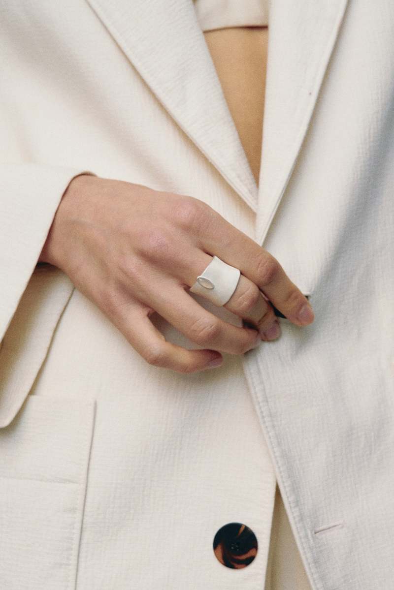 OLIO E ACETO  Obsidian Crack Ring - White