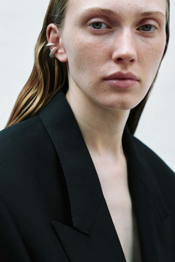 OLIO E ACETO Ripple Ear Cuff - Matte White