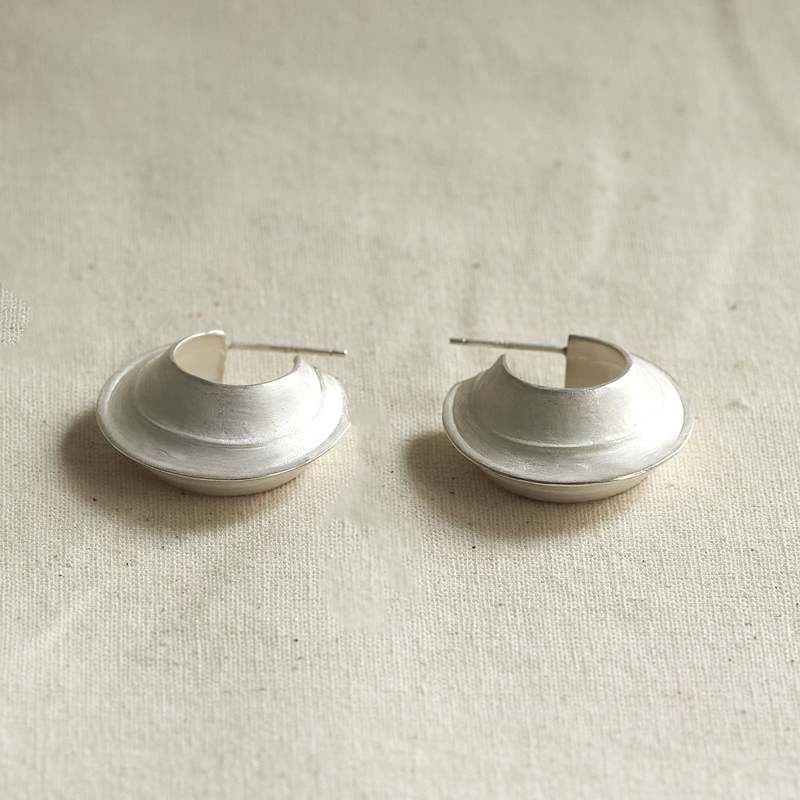 OLIO E ACETO Wanderer Earring - Matte White