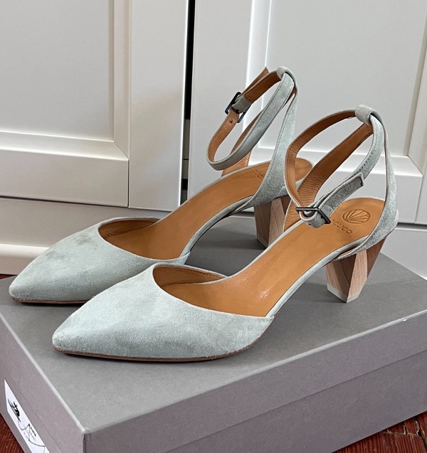 Gray pumps block outlet heel