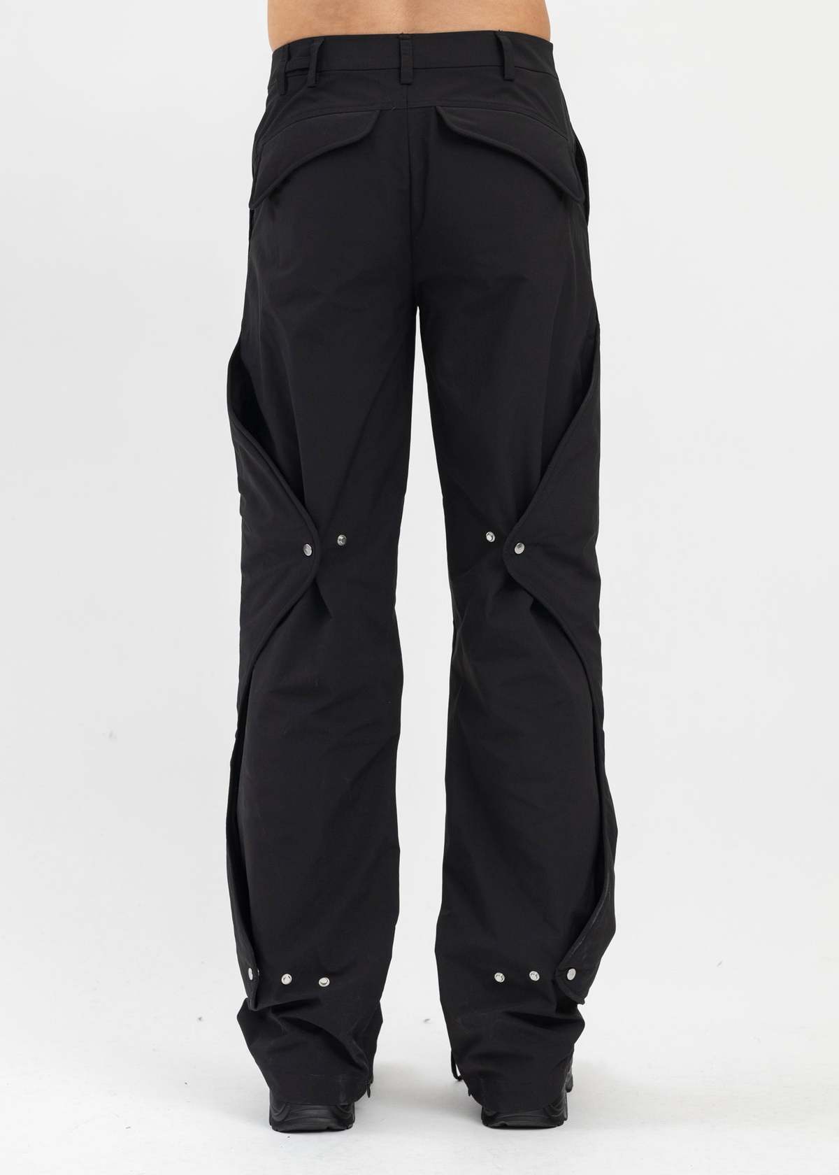 パンツ HELIOT EMIL CONCORDANCE PUFFED CARGO Heliot Emil Concordance Puffed Cargo - Black | Garmentory