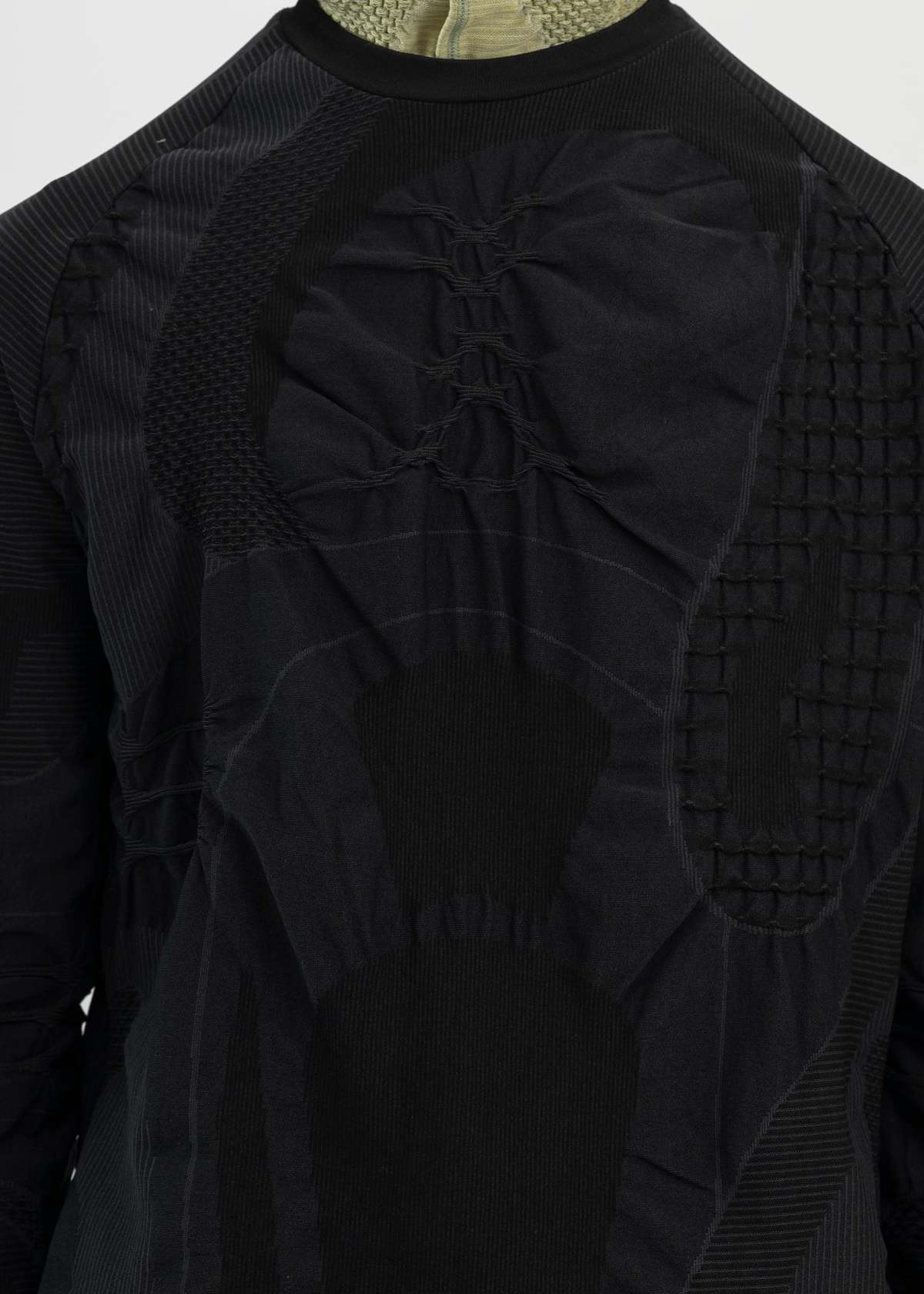 BROWN---BLACK-ROUNDNECK-3D-