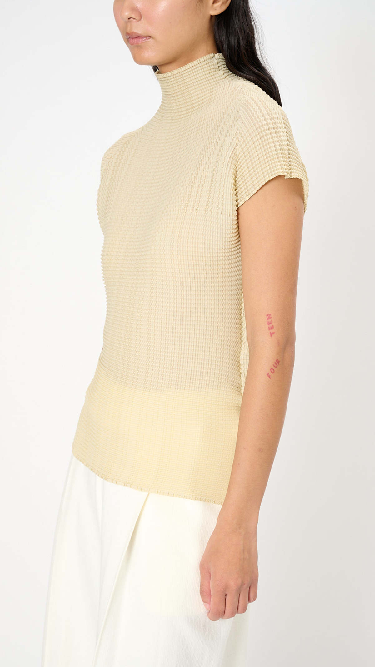 OHANA FINE KNIT PLEATS T – ISSEY MIYAKE ONLINE STORE