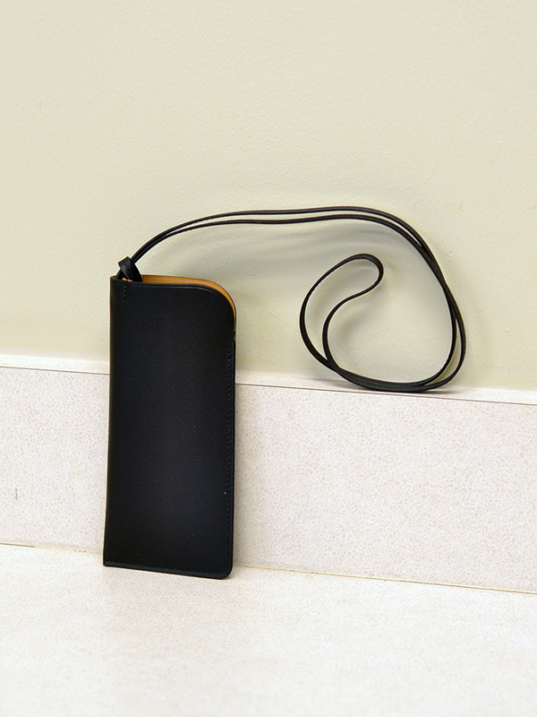 ISAAC REINA ケース Isaac Reina Glasses Case with Strap - Black/Natural | Garmentory