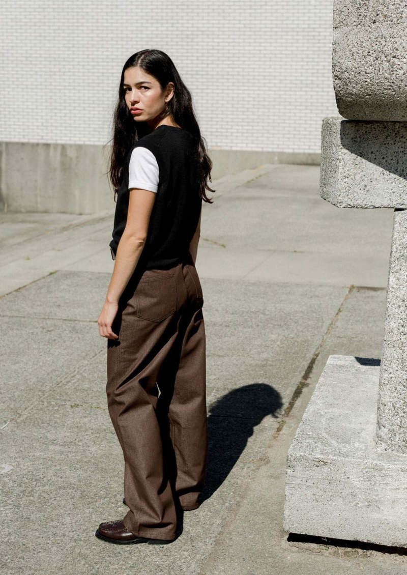 デニム・ジーパン +AMOMENTO+ COLOR BLOCKED PANTSBROWN AM23SSW04PTBR Amomento Colored Straight Fit Denim Pants - Brown | Garmentory