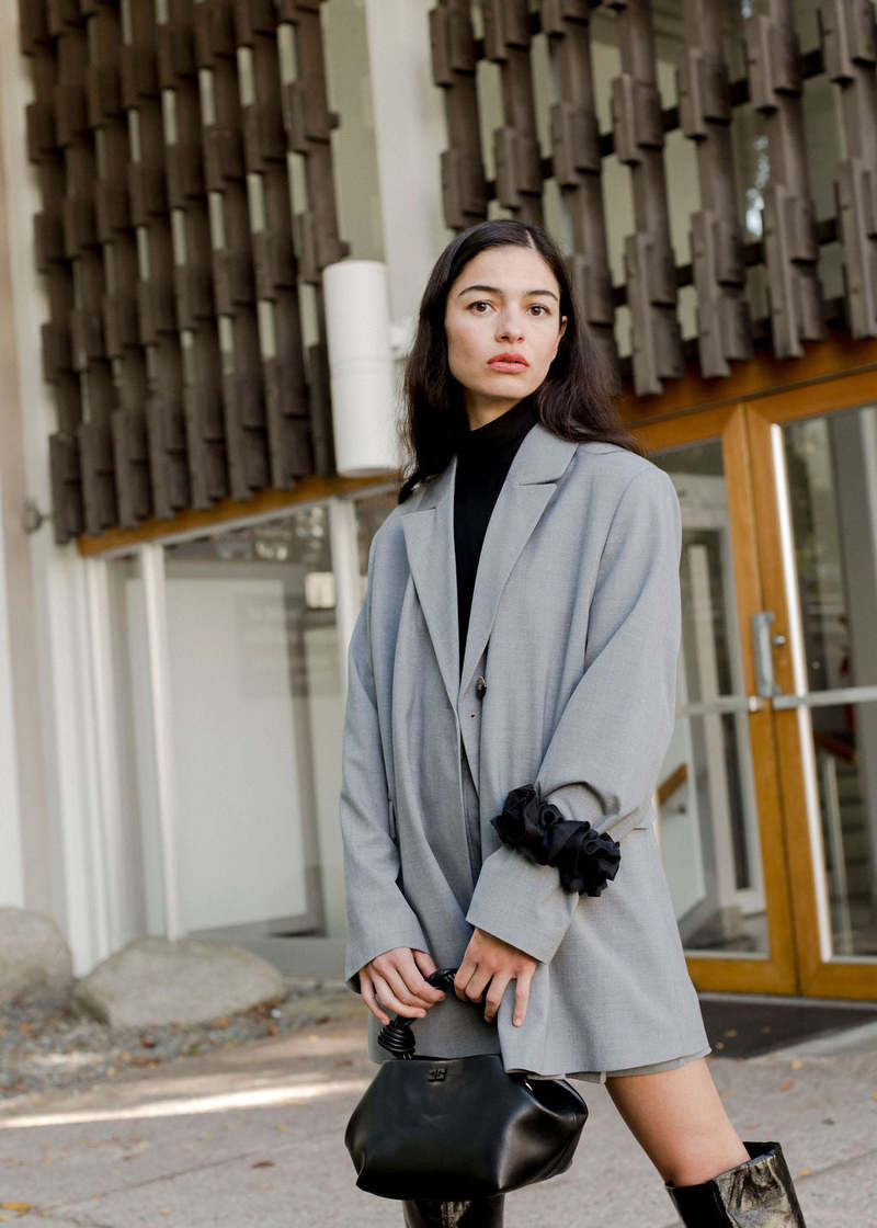 大人気！【GANNI】スモール Bou バッグ Oyster Gray Light Grey Small GANNI Bou Bag | GANNI US