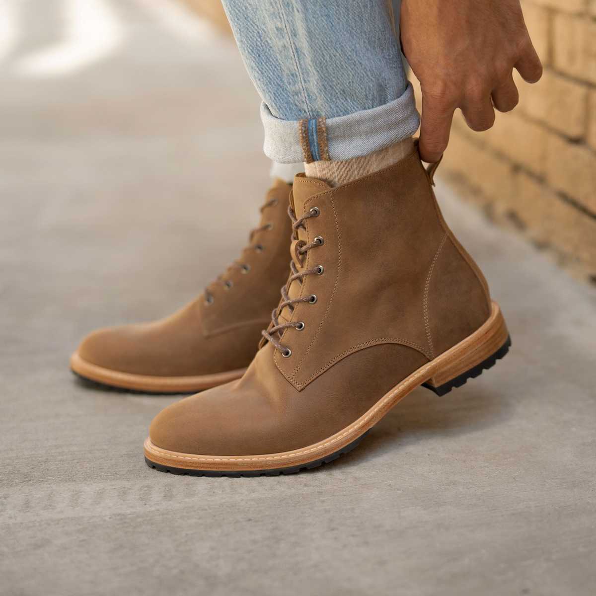 New in Box Martin All-Weather Boot Tobacco Men 10 Martin All-Weather Cap Toe Black main image 3