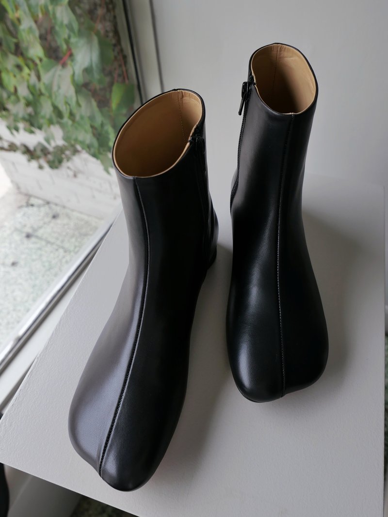 ショートブーツ・ブーティ MM6 Maison Margiela Ankle boots with shaped toe Mm6 Maison Margiela Shaped toe ankle boots | The Fashion Square