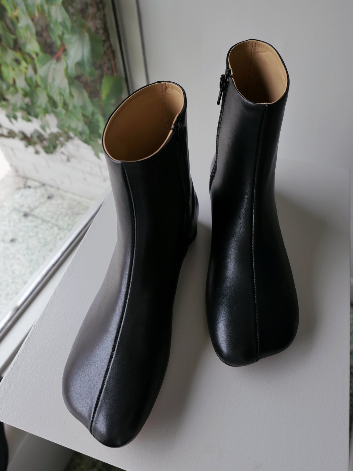 Maison Margiela TOE SHORT ANKLE BOOT - BLACK | Garmentory