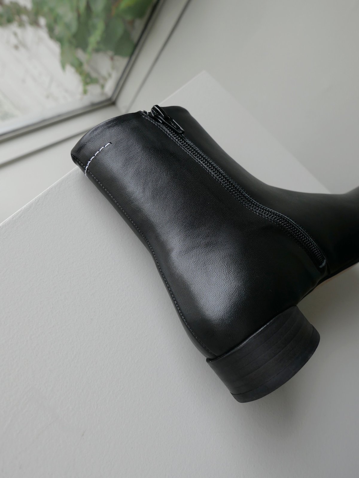 ブーツその他 Mm6 By Maison Margiela Anatomical Black Nappa Leather Ankle Black Anatomic Ankle Boots by MM6 Maison Margiela on Sale