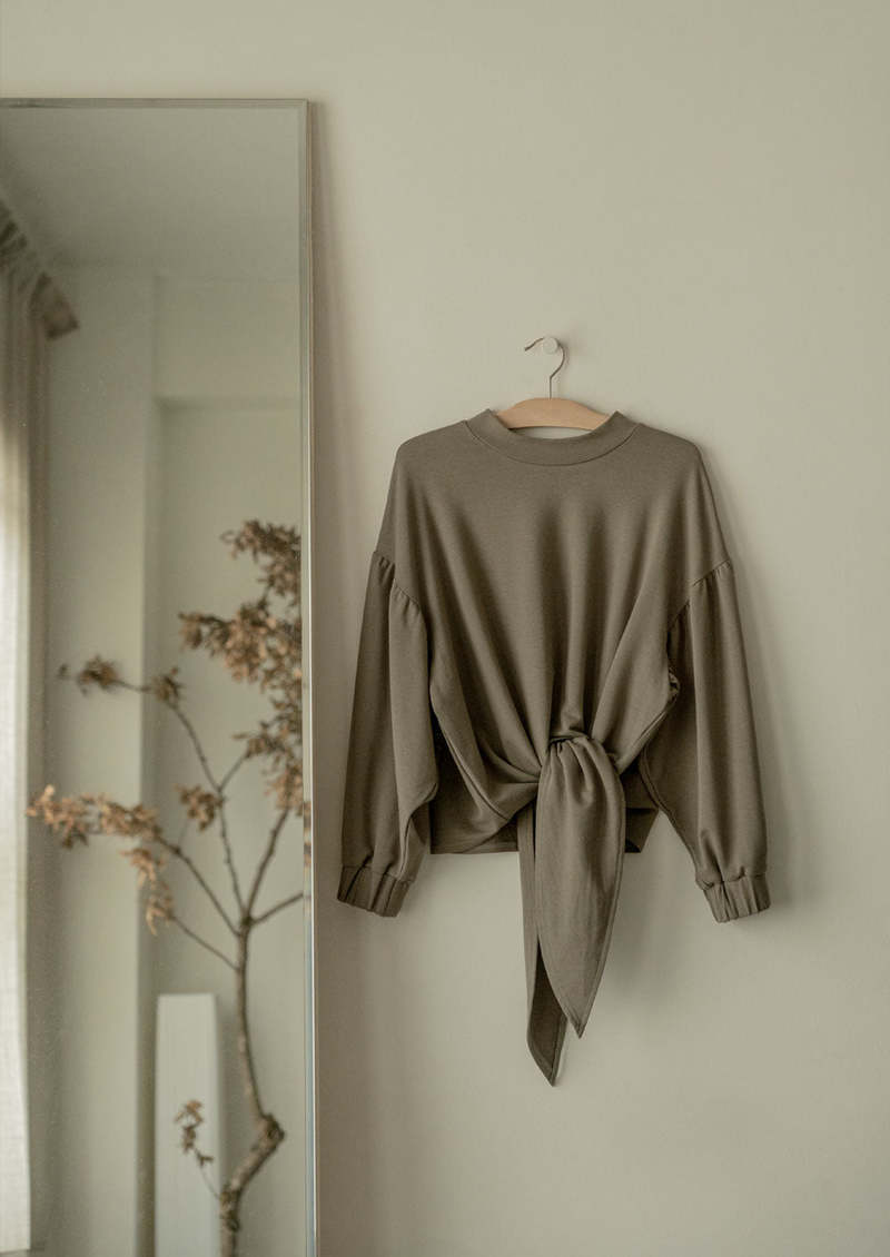 Vestige Story Dialogue Sweatshirt - Artichoke Vestige Story Dialogue Sweatshirt - Artichoke