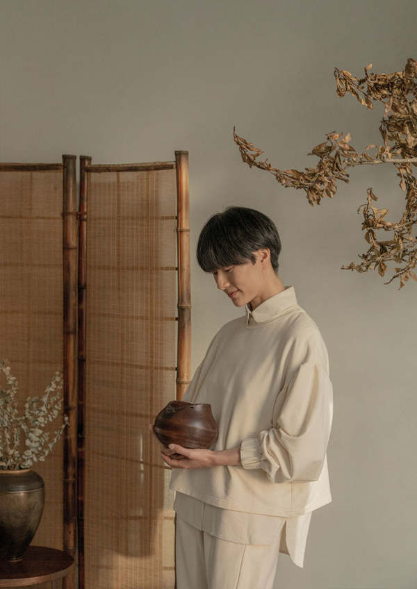 Vestige Story Monologue Sweatshirt - Cream