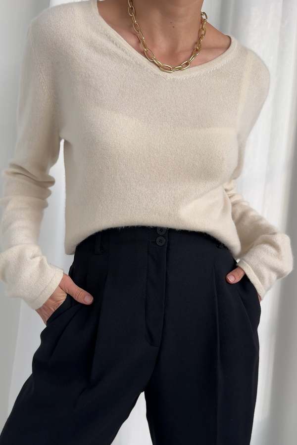 Vintage Jasmin Cashmere V Neck Sweater Off White Garmentory