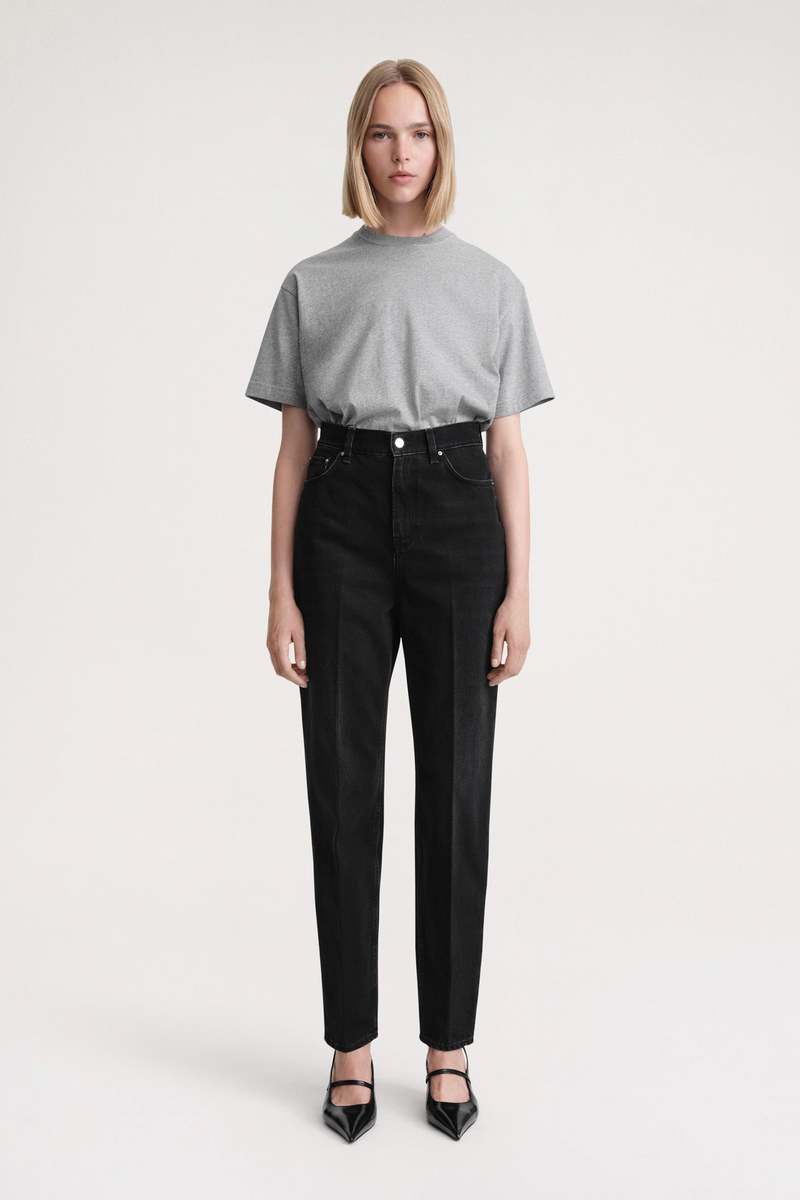【TOTEME】Wide tapered leg denim faded black Wide tapered leg denim faded black – TOTEME