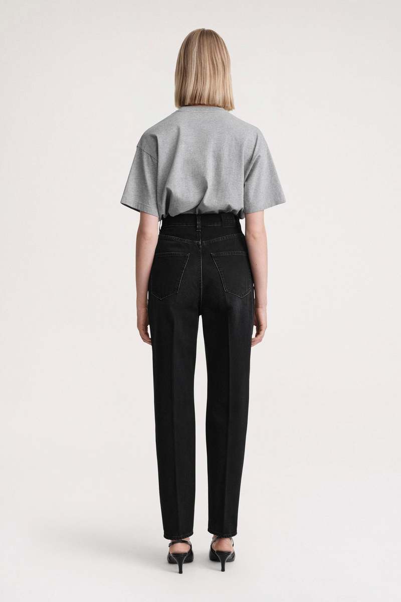 【TOTEME】Wide tapered leg denim faded black Wide tapered leg denim faded black – TOTEME